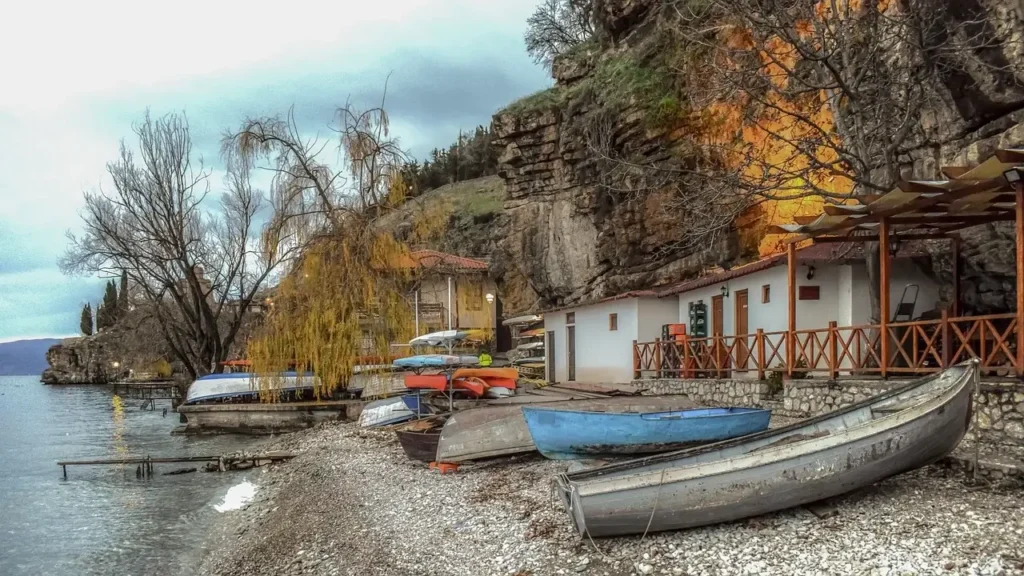 Сместување во Охрид: Доживејте незаборавен одмор со наш избор на врвни апартмани и хотели!